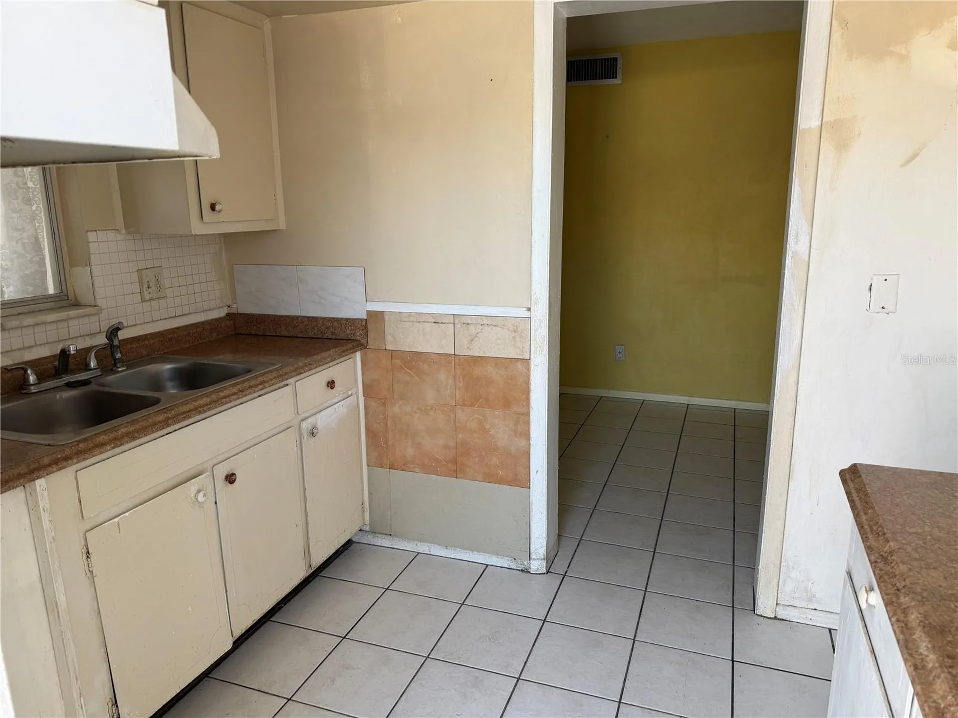 1221 Drew Street Clearwater FL 33755