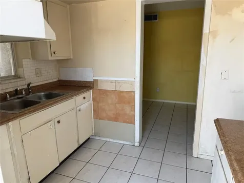 1221 Drew Street Clearwater FL 33755