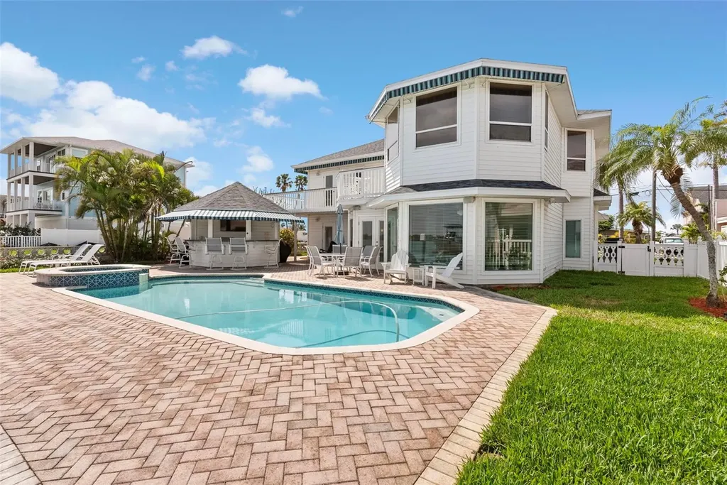 11445 9th Street E Treasure Island FL 33706