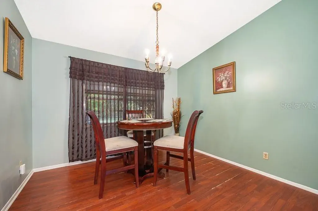 612 Riverwoods Circle Orlando FL 32825