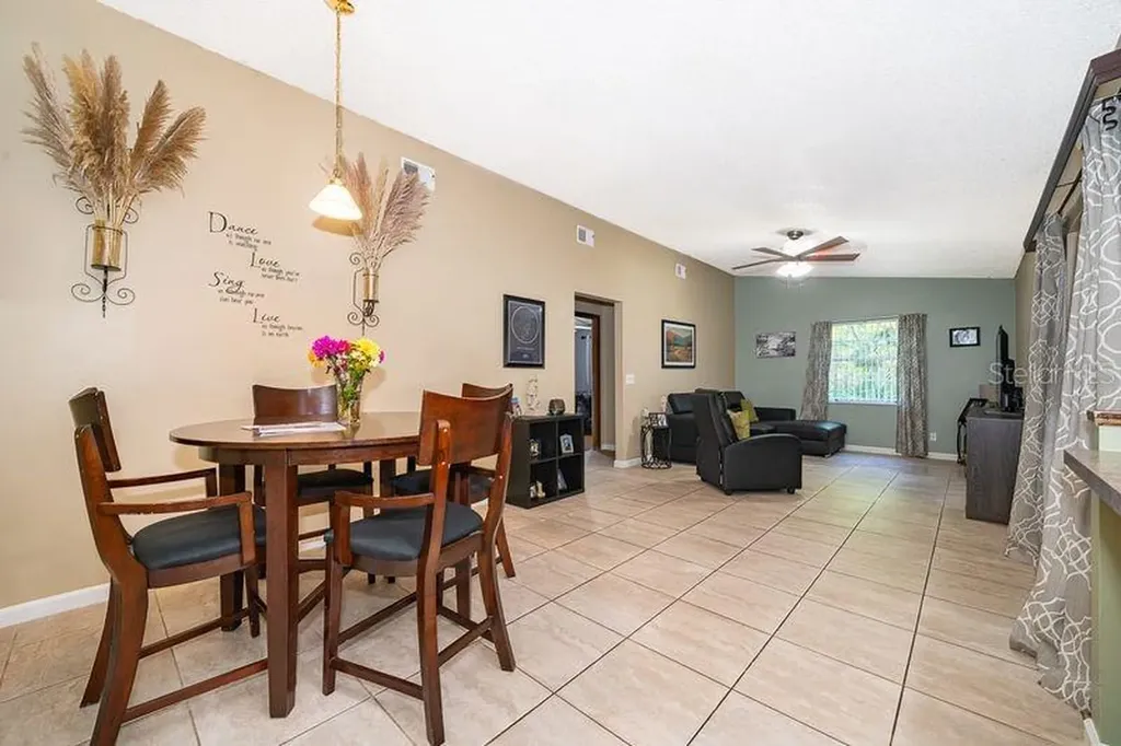 612 Riverwoods Circle Orlando FL 32825