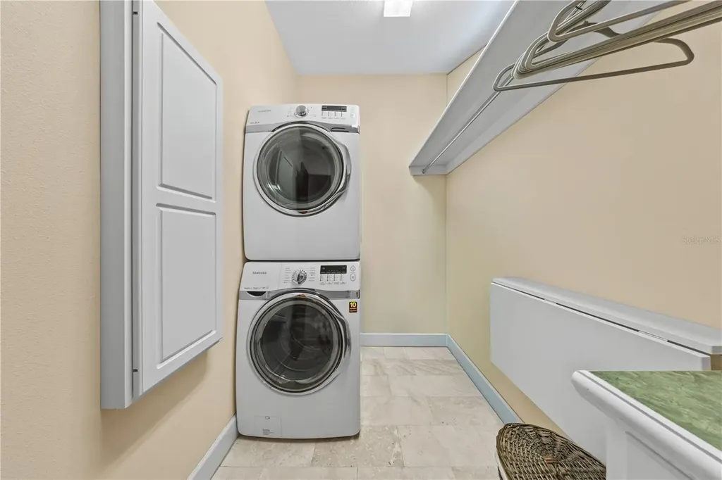 1621 Barr Oviedo FL 32765