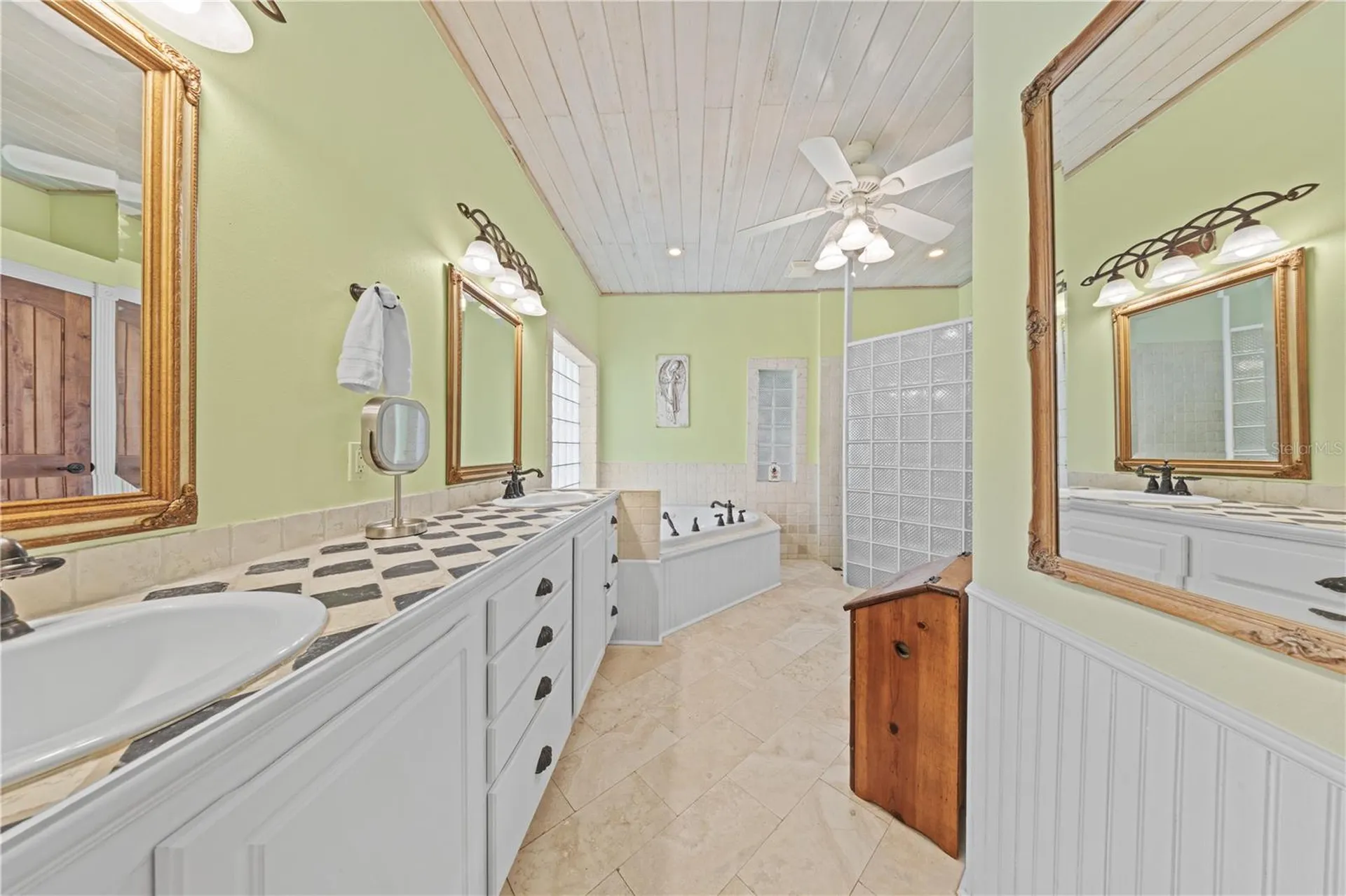 1621 Barr Oviedo FL 32765