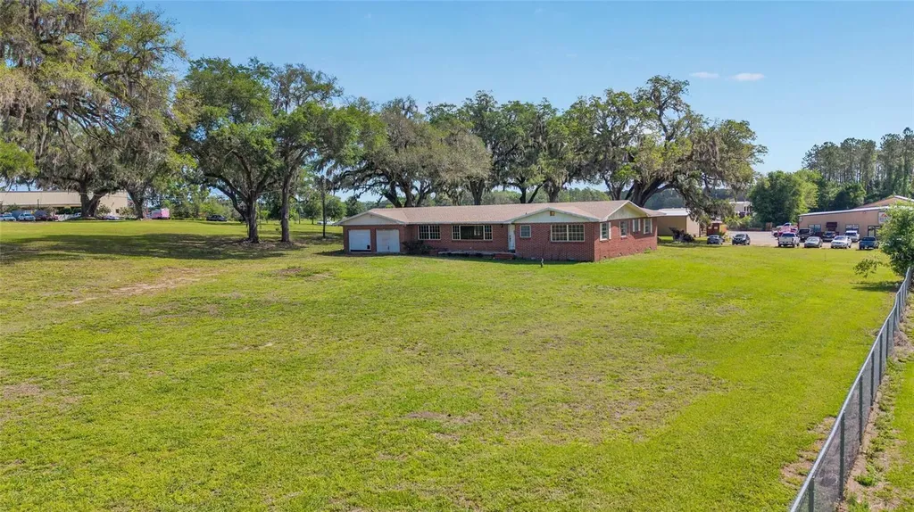 9935 N Us Highway 301 Wildwood FL 34785
