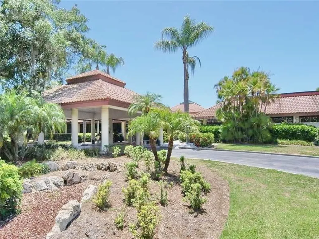 5635 Golf Pointe Drive Sarasota FL 34243
