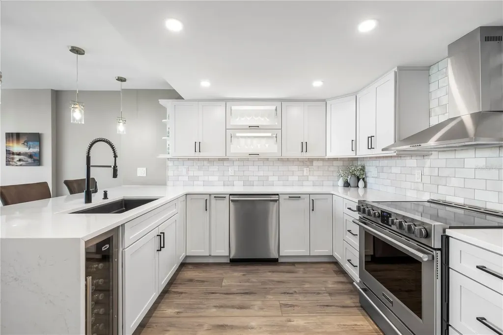 400 Island Way Clearwater Beach FL 33767