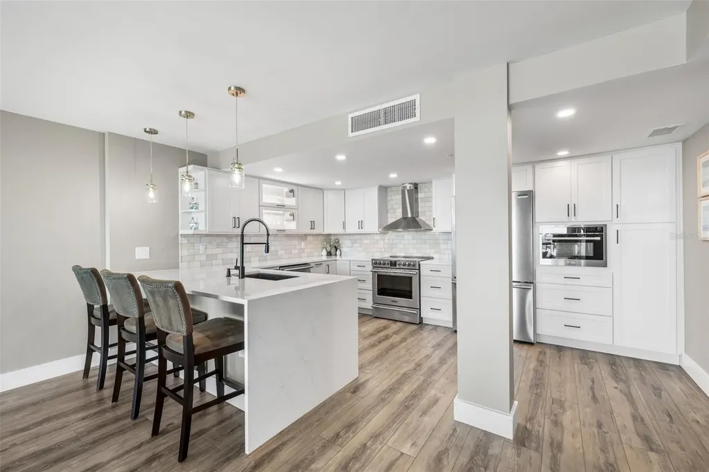 400 Island Way Clearwater Beach FL 33767