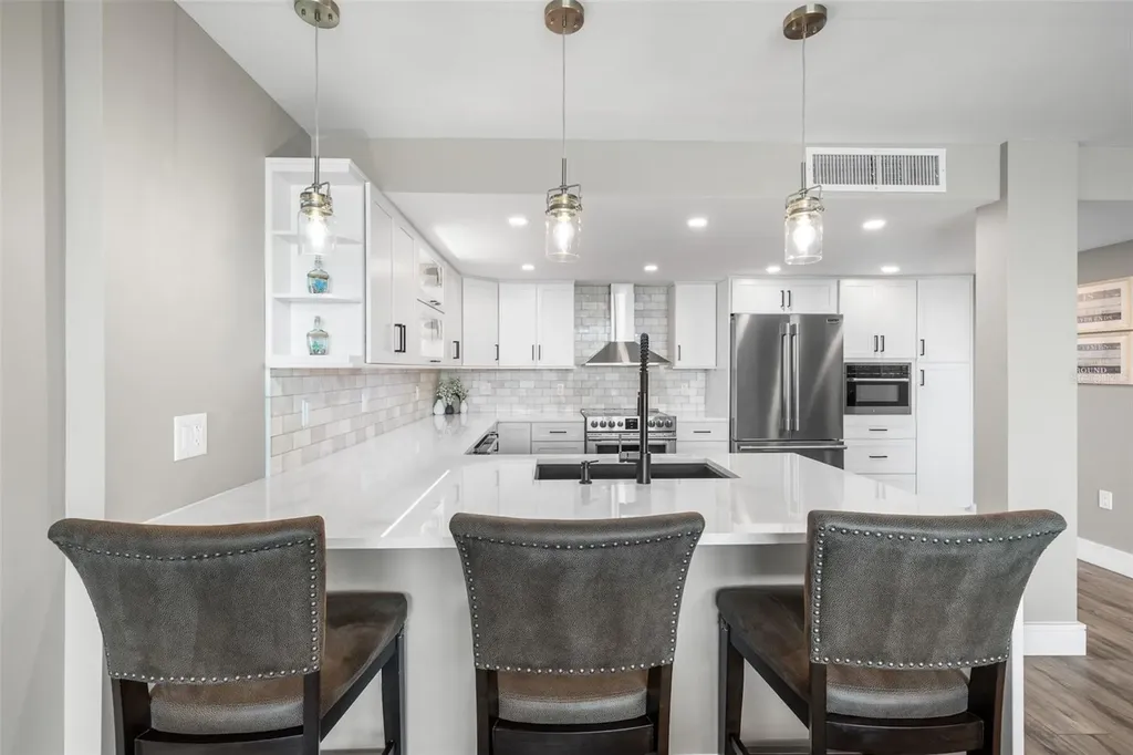 400 Island Way Clearwater Beach FL 33767