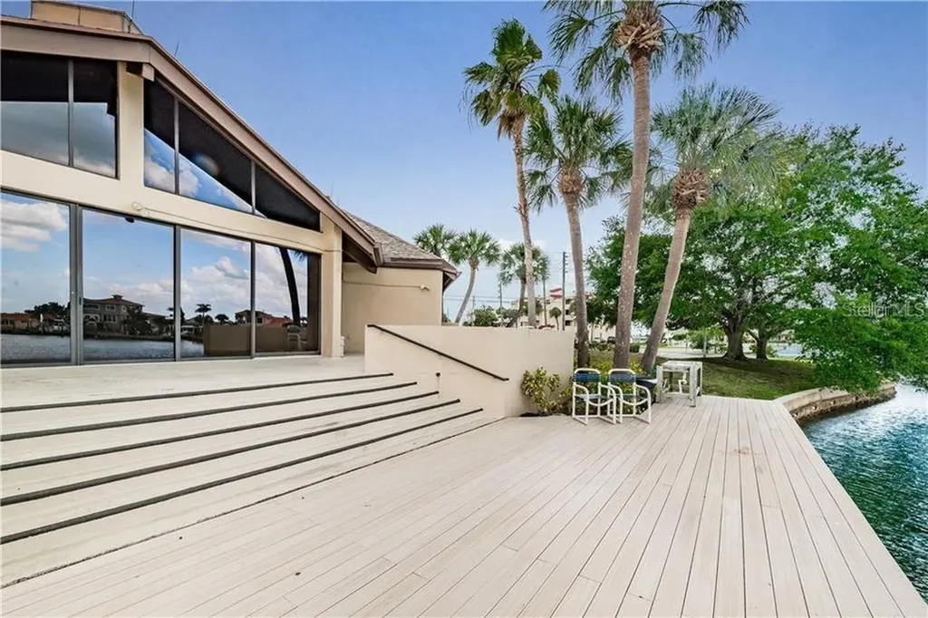 400 Island Way Clearwater Beach FL 33767
