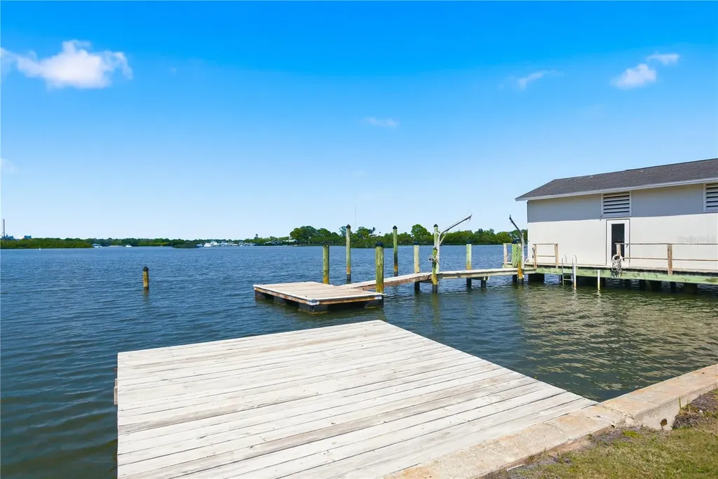 915 Bayshore Drive Tarpon Springs FL 34689