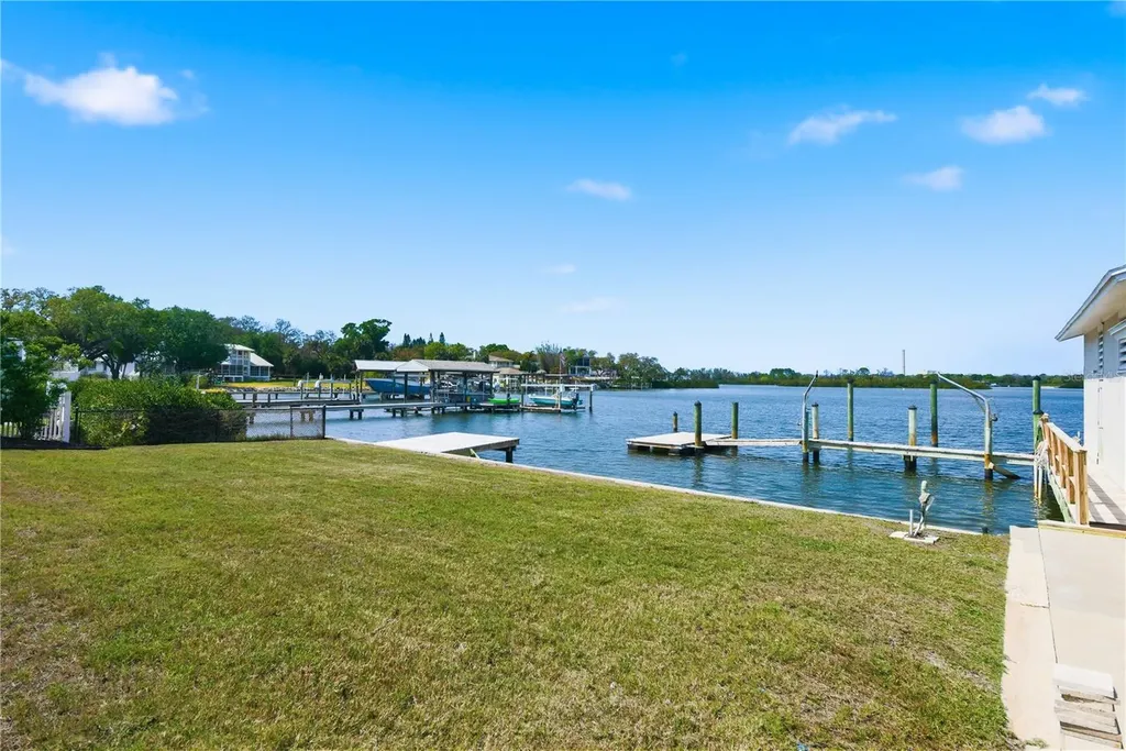 915 Bayshore Drive Tarpon Springs FL 34689