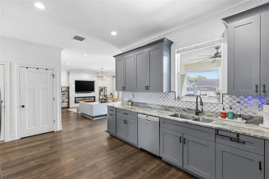 2510 W Carmen Street Tampa FL 33609