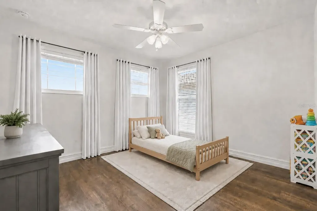 2510 W Carmen Street Tampa FL 33609
