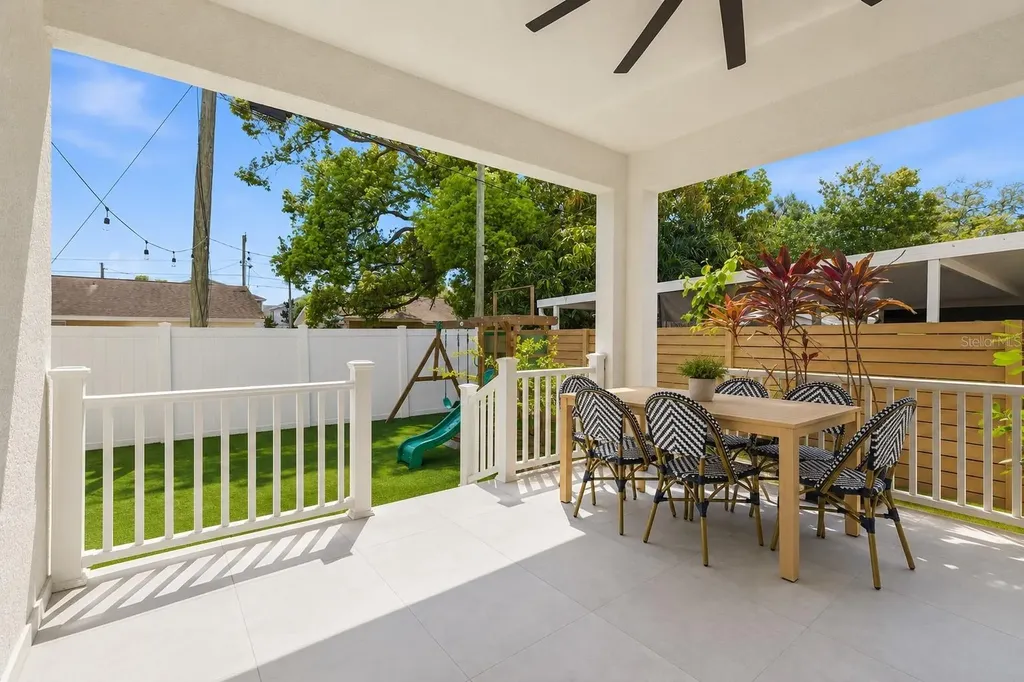 2510 W Carmen Street Tampa FL 33609