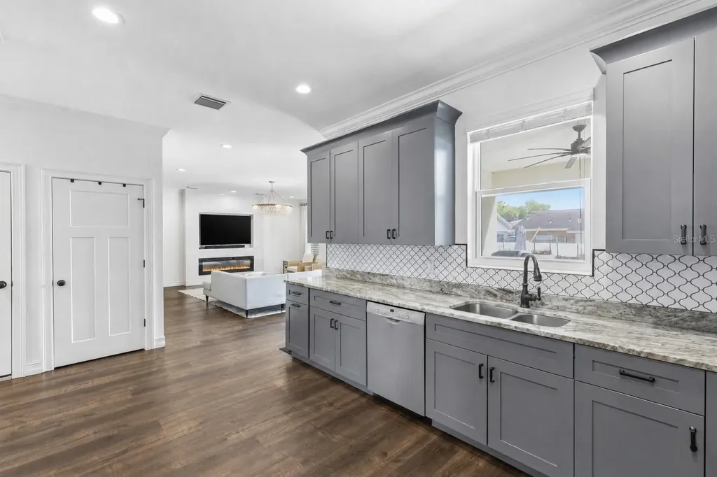 2510 W Carmen Street Tampa FL 33609