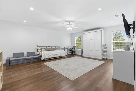 2510 W Carmen Street Tampa FL 33609