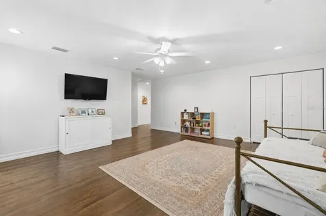 2510 W Carmen Street Tampa FL 33609
