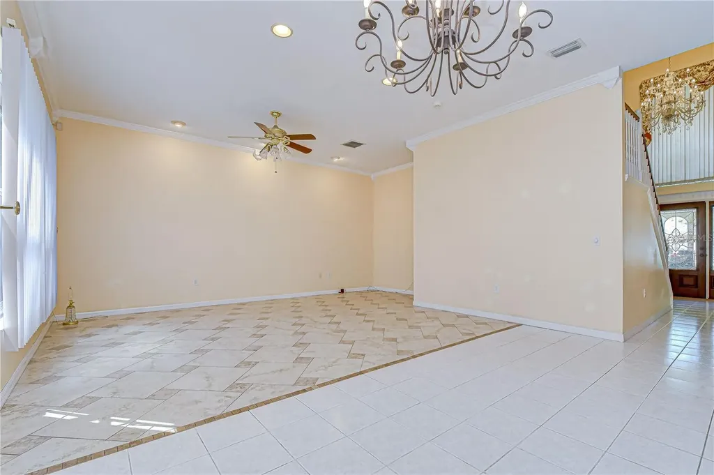 1121 Split Silk Street Valrico FL 33594
