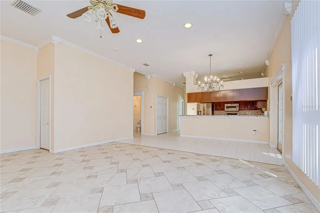 1121 Split Silk Street Valrico FL 33594