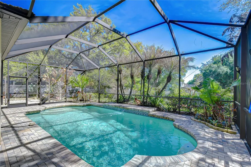 1121 Split Silk Street Valrico FL 33594