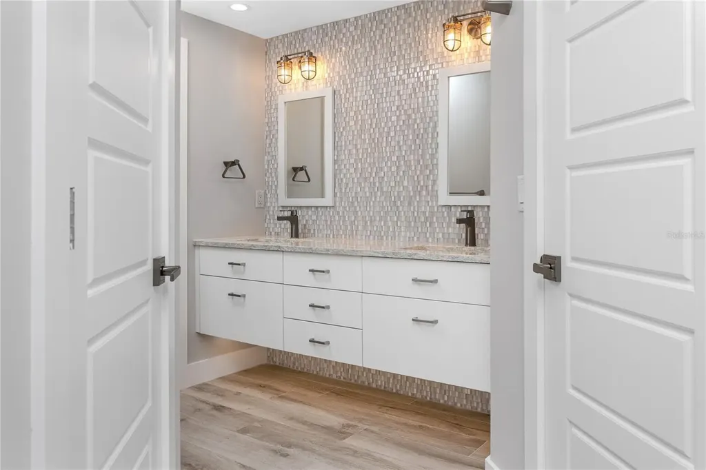 7540 Sunshine Skyway Lane S St Petersburg FL 33711