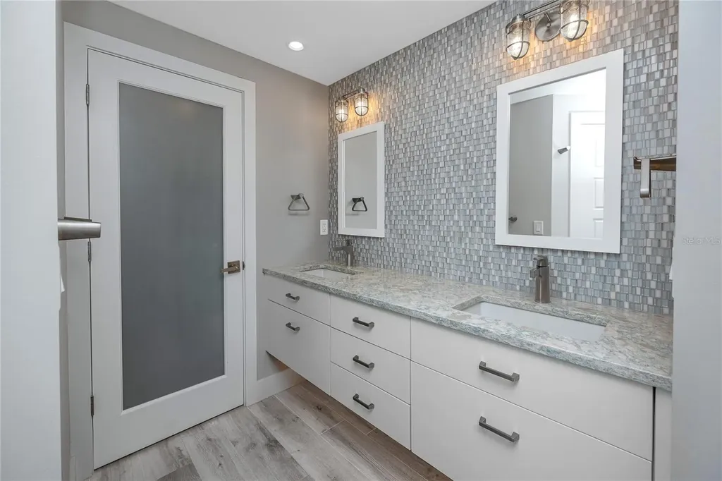 7540 Sunshine Skyway Lane S St Petersburg FL 33711