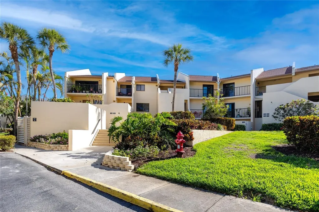 7540 Sunshine Skyway Lane S St Petersburg FL 33711