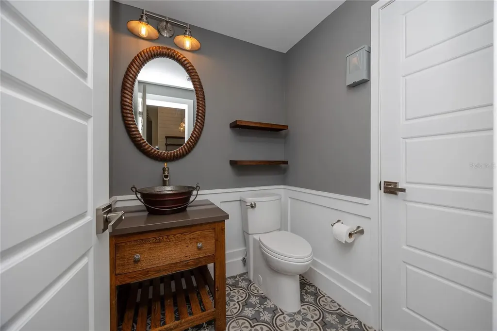 7540 Sunshine Skyway Lane S St Petersburg FL 33711