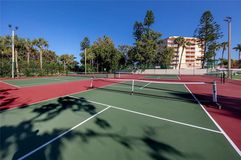 7540 Sunshine Skyway Lane S St Petersburg FL 33711