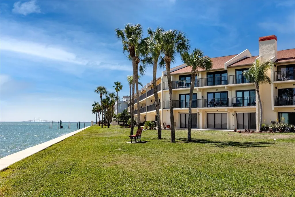 7540 Sunshine Skyway Lane S St Petersburg FL 33711