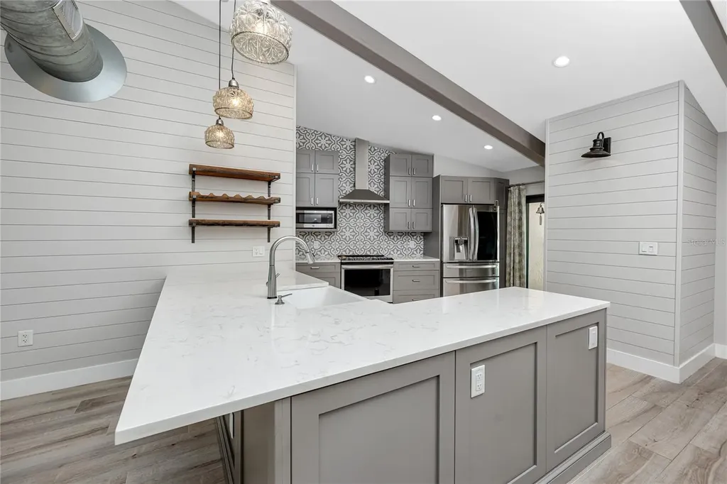 7540 Sunshine Skyway Lane S St Petersburg FL 33711