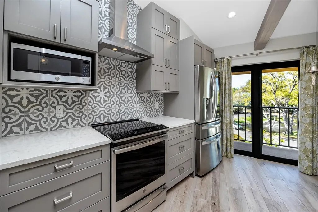 7540 Sunshine Skyway Lane S St Petersburg FL 33711