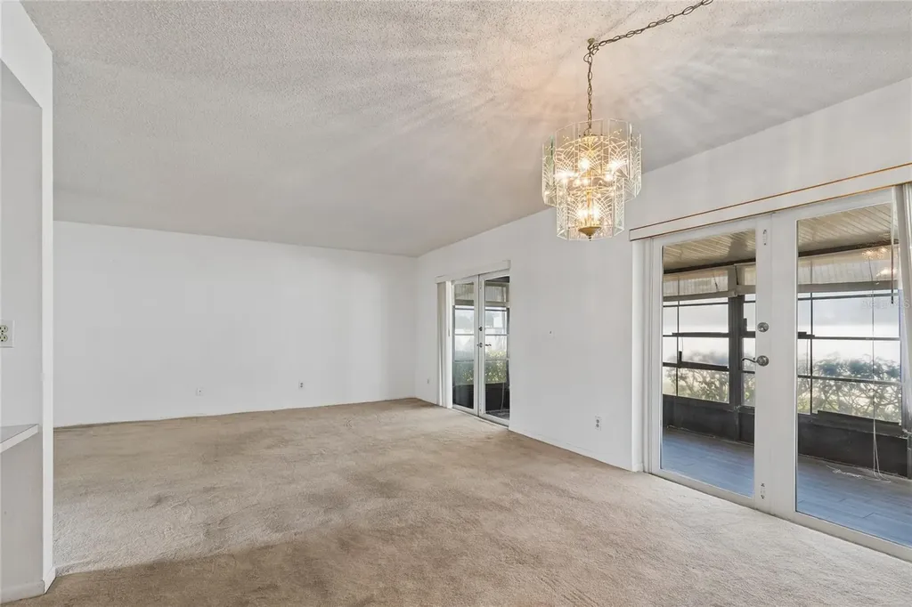 3280 37th Way S St Petersburg FL 33711