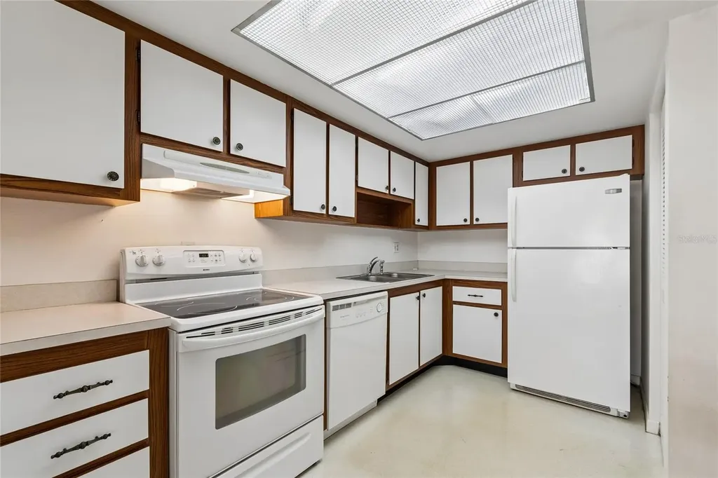 3280 37th Way S St Petersburg FL 33711
