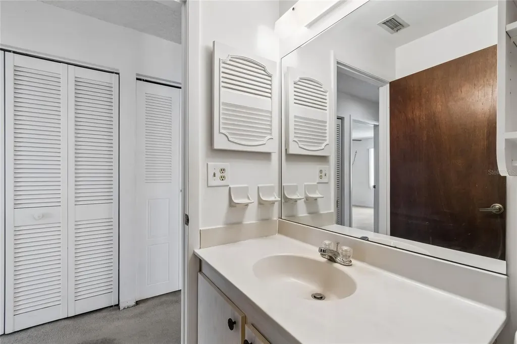 3280 37th Way S St Petersburg FL 33711