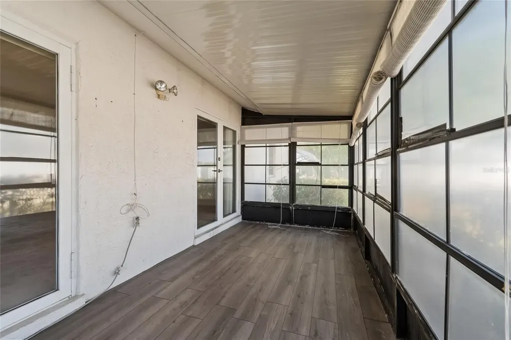3280 37th Way S St Petersburg FL 33711