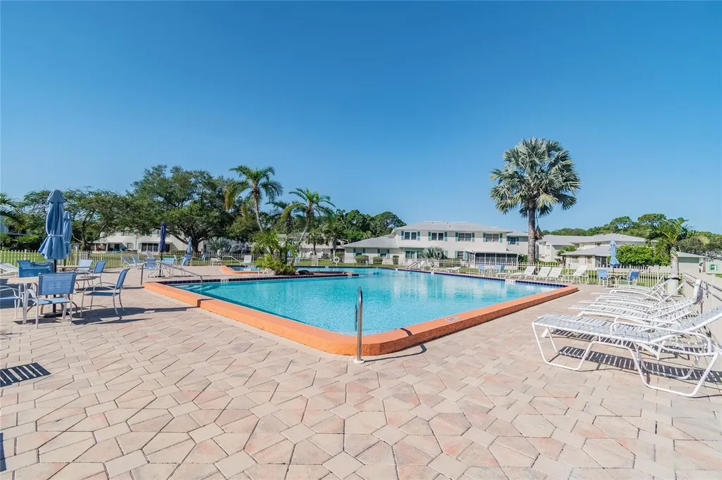 3280 37th Way S St Petersburg FL 33711