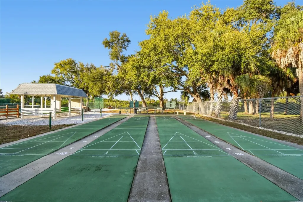 3280 37th Way S St Petersburg FL 33711