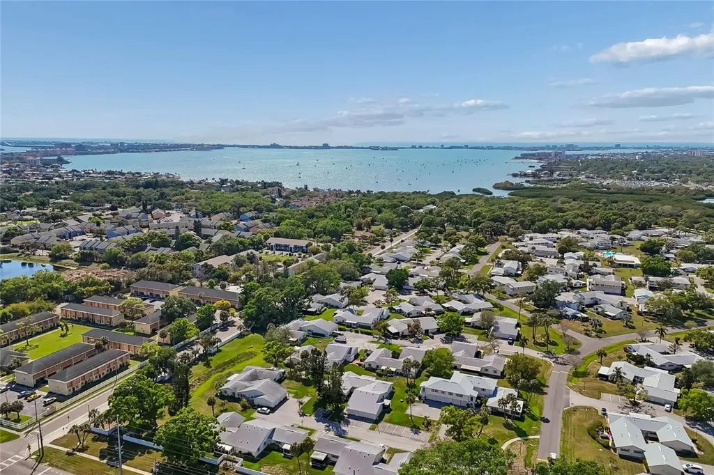 3280 37th Way S St Petersburg FL 33711