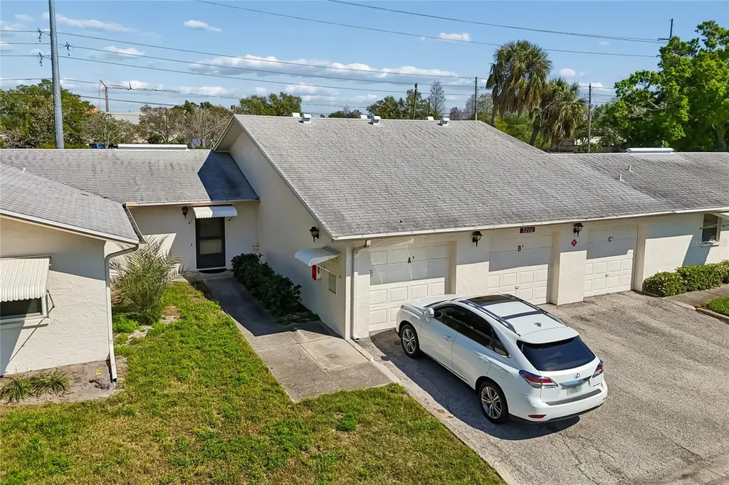 3280 37th Way S St Petersburg FL 33711