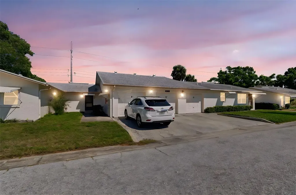 3280 37th Way S St Petersburg FL 33711