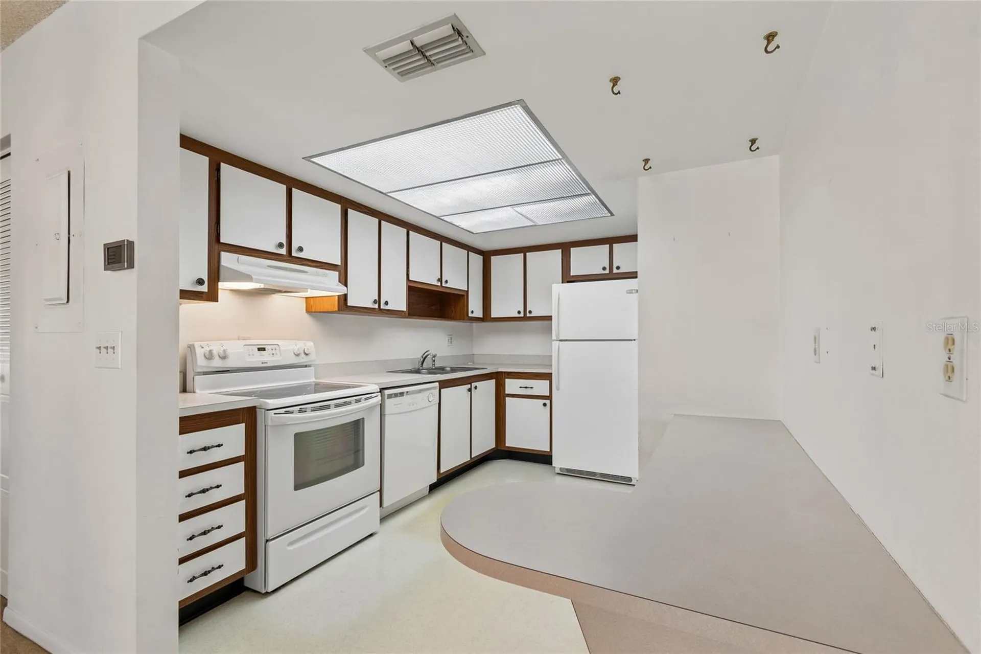 3280 37th Way S St Petersburg FL 33711