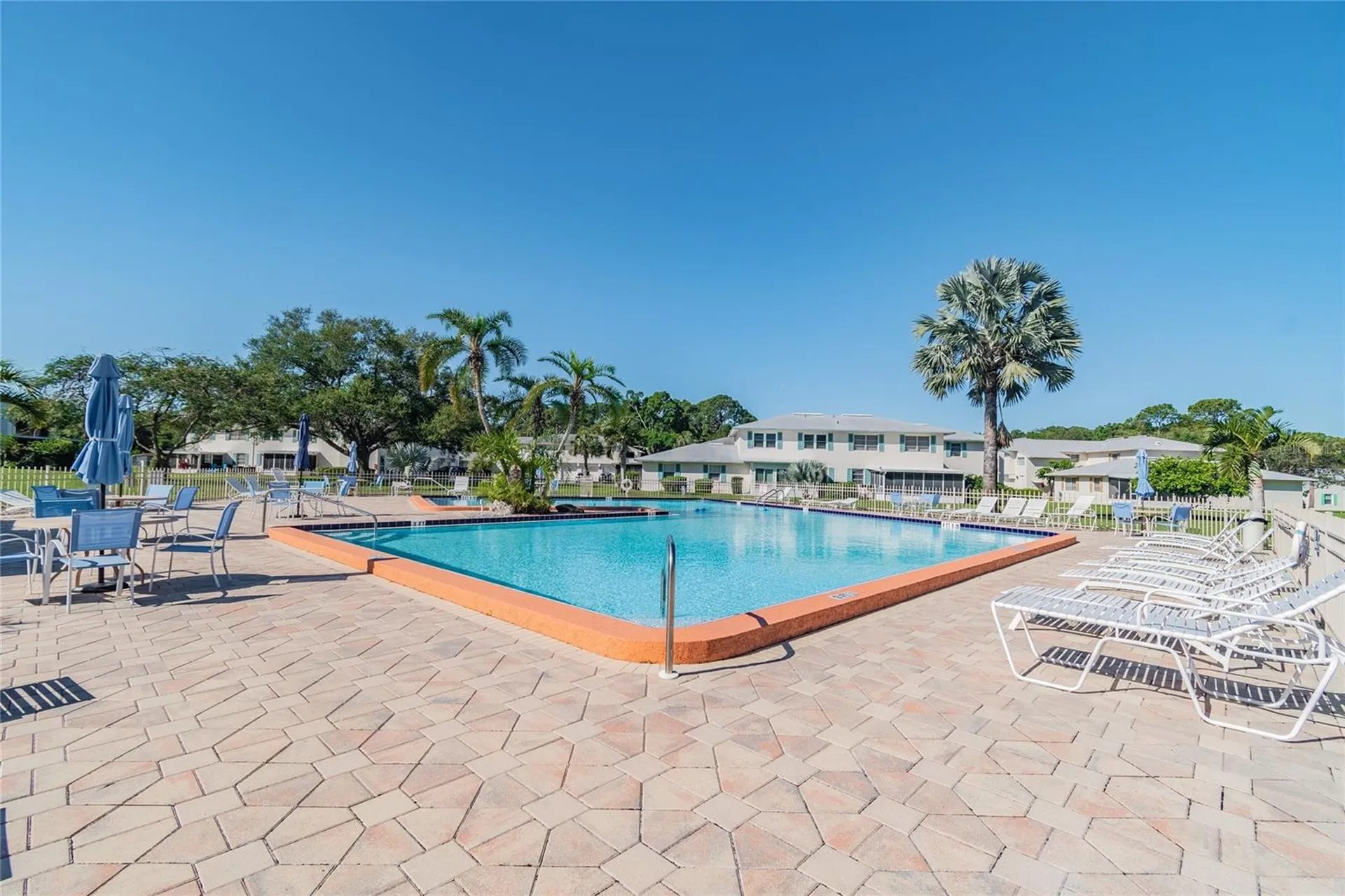 3280 37th Way S St Petersburg FL 33711