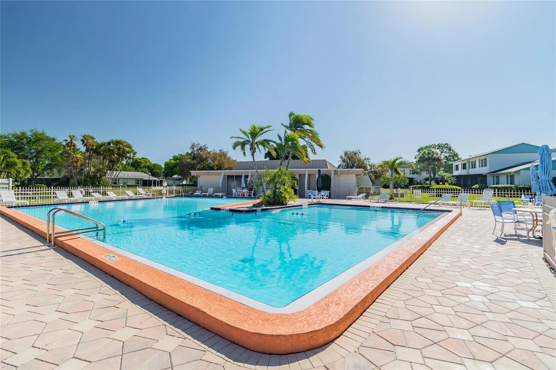 3280 37th Way S St Petersburg FL 33711