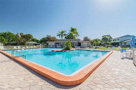 3280 37th Way S St Petersburg FL 33711