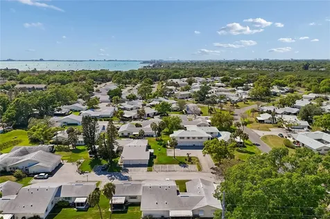 3280 37th Way S St Petersburg FL 33711