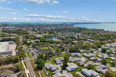 3280 37th Way S St Petersburg FL 33711