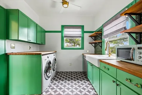 1024 23rd Avenue N St Petersburg FL 33704