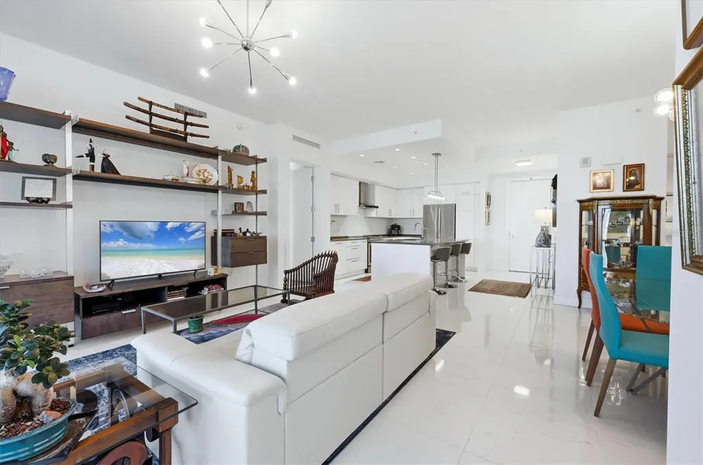 111 S Pineapple Avenue Sarasota FL 34236