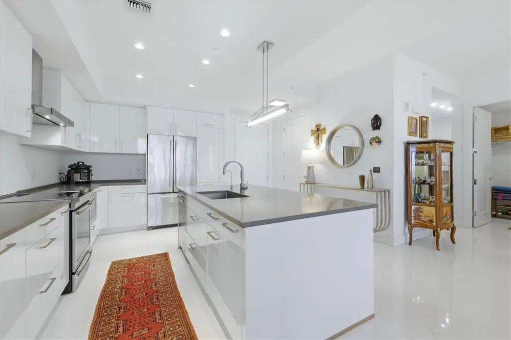 111 S Pineapple Avenue Sarasota FL 34236